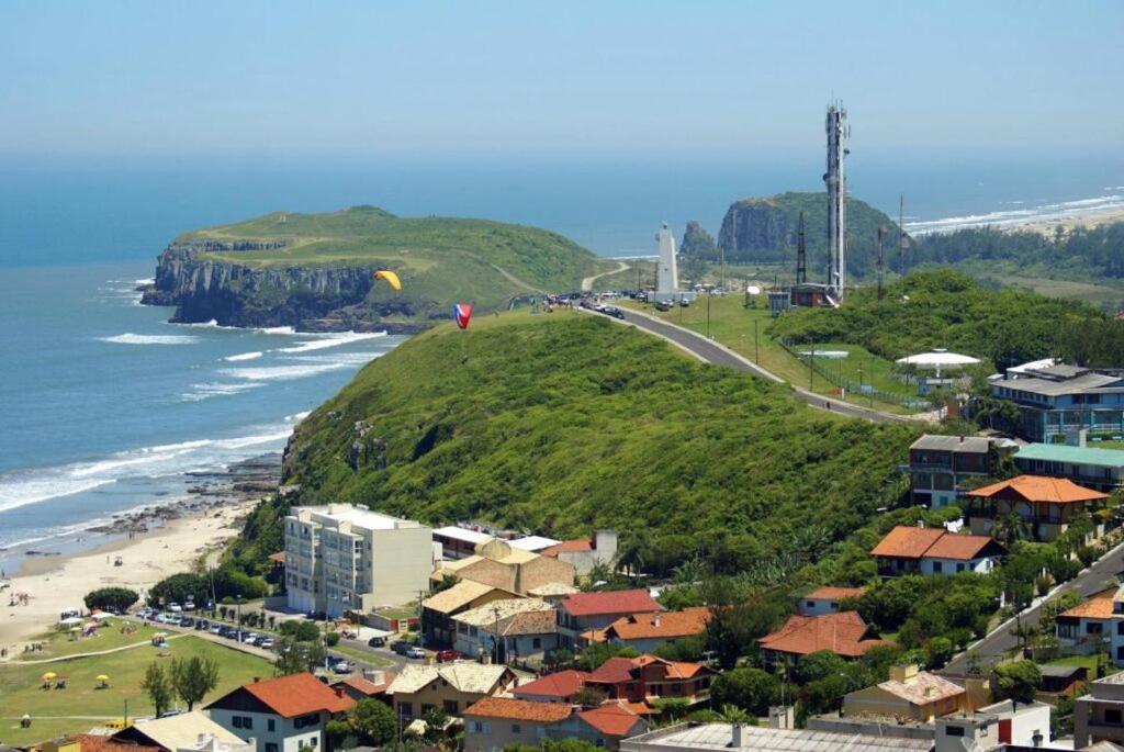 Kitnet S2 Torres: Beachfront Superhost Stay with Amenities Exterior photo